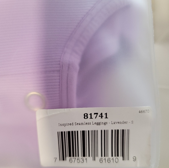 Bombshell Sportwear .. inspired seamless lavander set - Picture 2 of 4